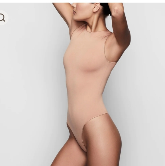 Flattering Good American Good Vintage 90s jeans in size 16, featuring a high-ris - Picture 3 of 6